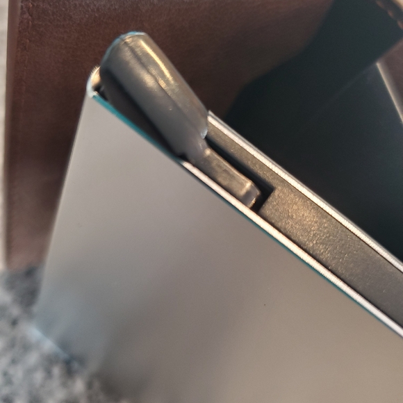 Elegant Brown Leather Card Holder - Picture 6 of 8